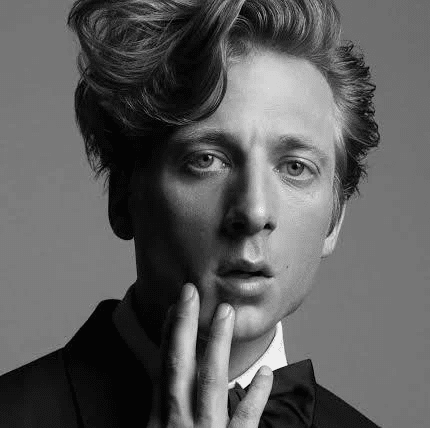 Qual a altura de Jeremy Allen White? Comparações, papéis e curiosidades