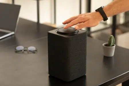 Bluetooth, Wi-Fi ou conexão com fio: qual tecnologia escolher em uma caixa de som?